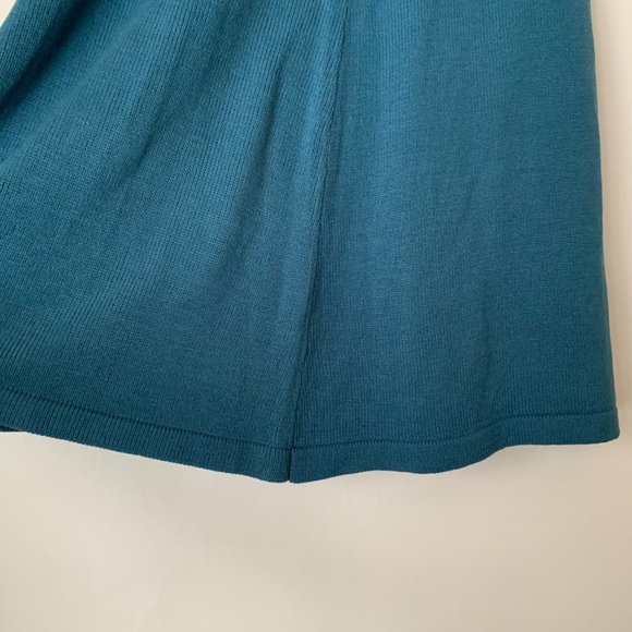 NWOT VTG Blue Acrylic Knit Flared Skirt size small - Picture 2 of 3